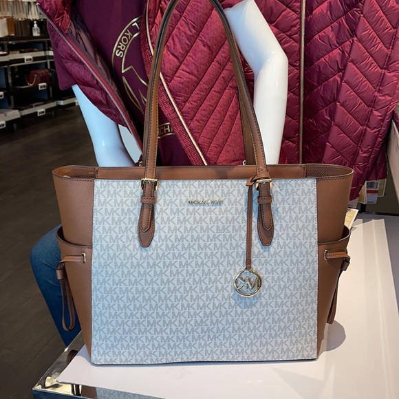 Michael Kors Gilly Travel Large Drawstring Tote - Picture 11 of 16